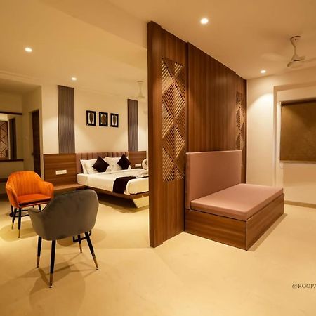 Hotel Veesons Executive โซลาปูร์ ภายนอก รูปภาพ