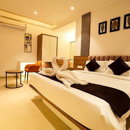 Hotel Veesons Executive โซลาปูร์ ภายนอก รูปภาพ
