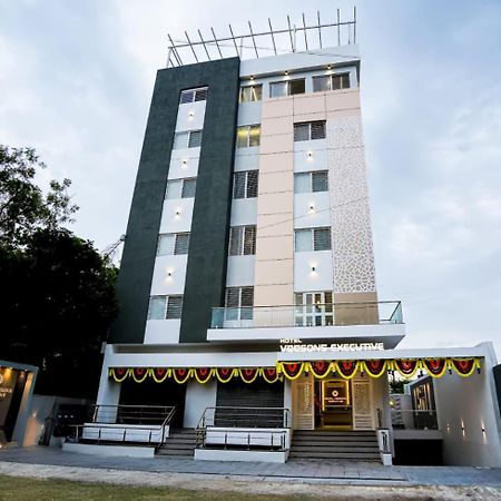 Hotel Veesons Executive โซลาปูร์ ภายนอก รูปภาพ