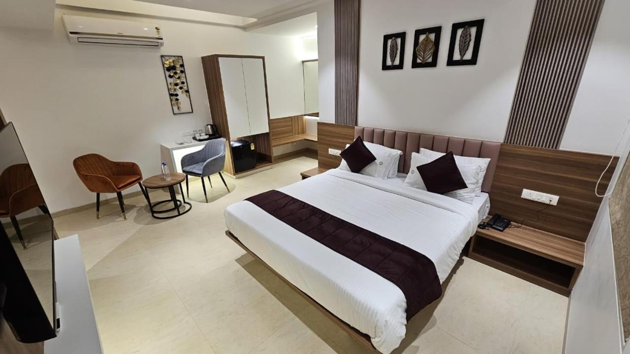 Hotel Veesons Executive โซลาปูร์ ภายนอก รูปภาพ