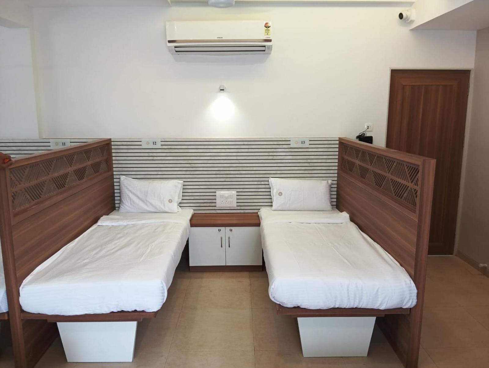 Hotel Veesons Executive โซลาปูร์ ภายนอก รูปภาพ