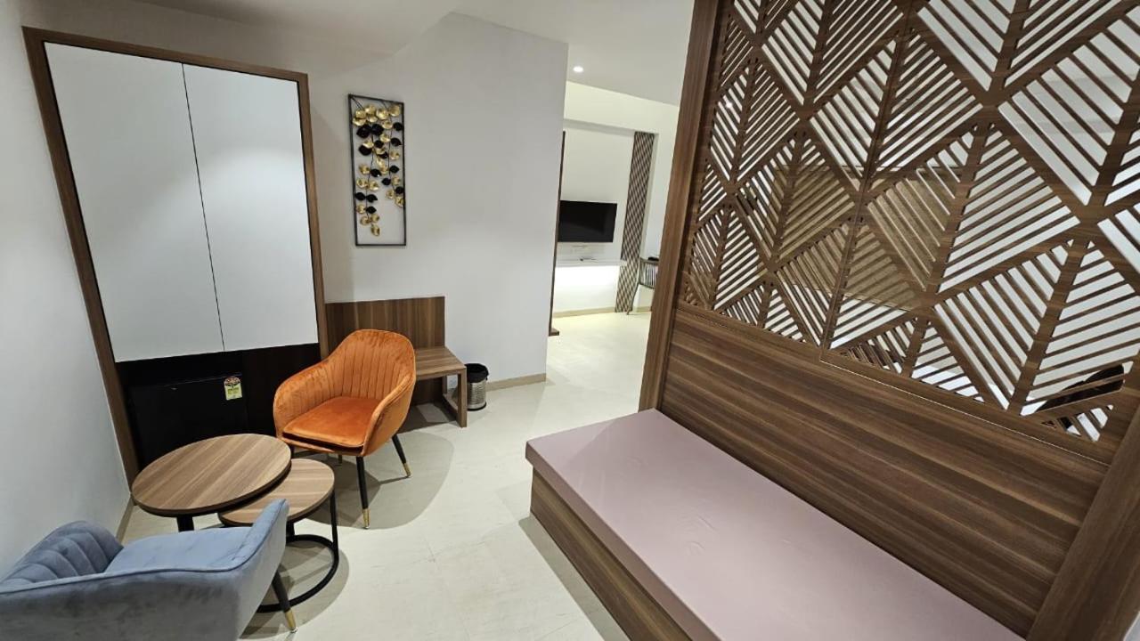Hotel Veesons Executive โซลาปูร์ ภายนอก รูปภาพ