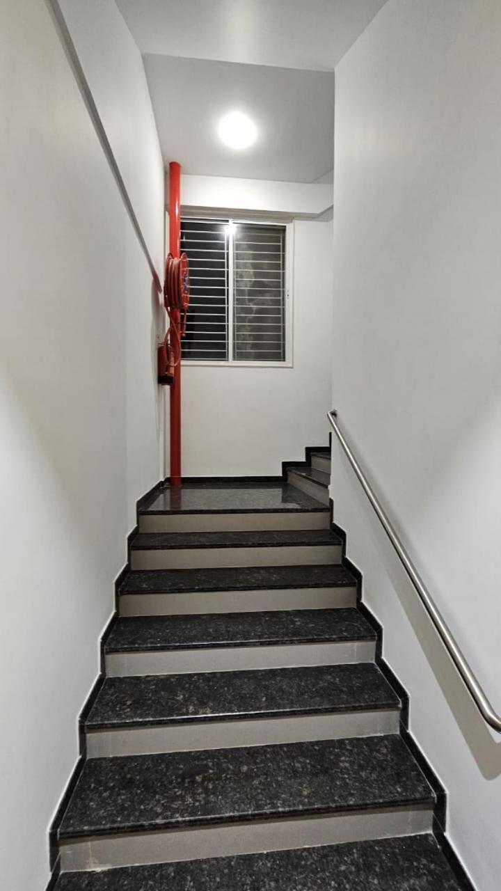 Hotel Veesons Executive โซลาปูร์ ภายนอก รูปภาพ