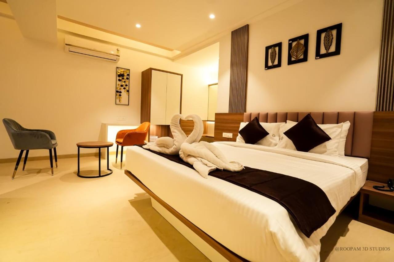 Hotel Veesons Executive โซลาปูร์ ภายนอก รูปภาพ