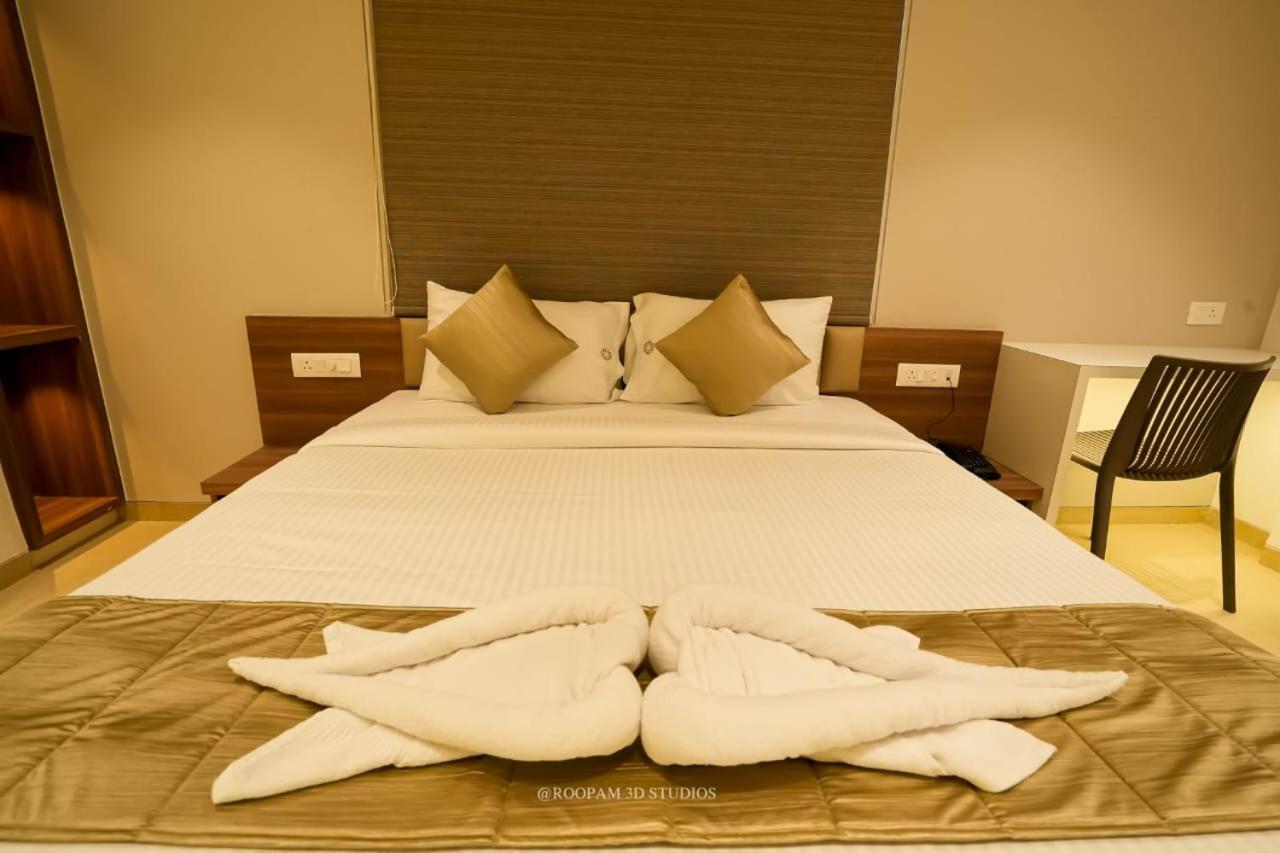 Hotel Veesons Executive โซลาปูร์ ภายนอก รูปภาพ