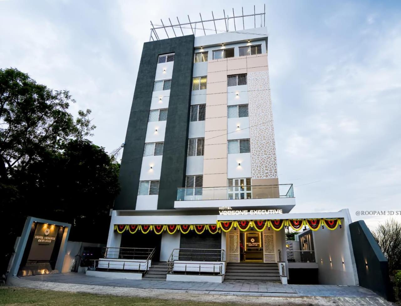 Hotel Veesons Executive โซลาปูร์ ภายนอก รูปภาพ